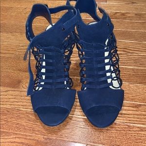 VINCE CAMUTO PEEP TOE SANDAL size 12